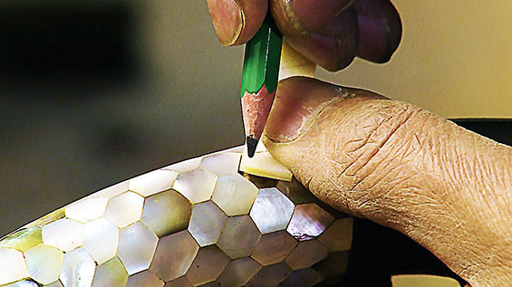 Craftmanship of mother of pearl inlay