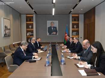 Azerbaijani FM meets with candidate for UNESCO director general post
