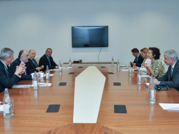 Azerbaijani FM meets with UNESCO Director-General