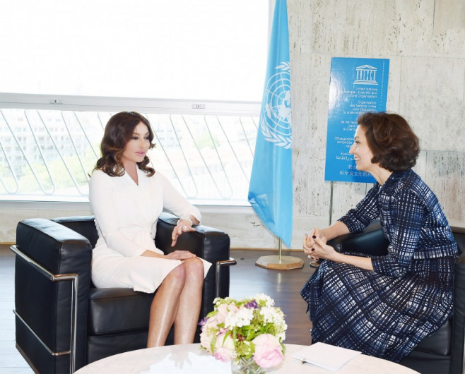 Azərbaycanın Birinci vitse-prezidenti Mehriban Əliyeva Parisdə UNESCO-nun baş direktoru ilə görüşüb